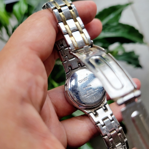 Classic Timex Indiglo Silver Watch - Picture 8 of 10